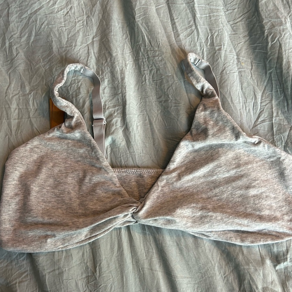 NWT SKIMS TWIST BRALETTE 🤍